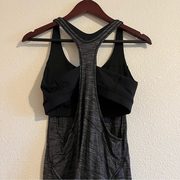Lululemon Heathered Gray / Black On Track Singlet Tank Size 8 - Picture 8 of 12